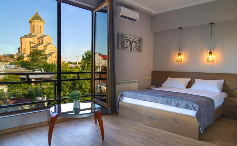 2 სტუმარზე ნომრები საუზმით თბილისის სასტუმროში